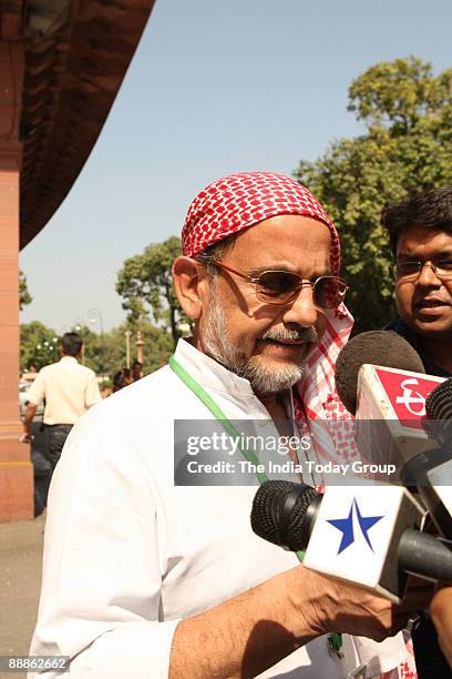 Akbar Dumpy Dumpy House Photos and Premium High Res Pictures - Getty Images