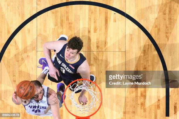 Kosta Koufos of the Sacramento Kings dunks against Omer Asik of the New Orleans Pelicans on December 8, 2017 at Smoothie King Center in New Orleans,...
