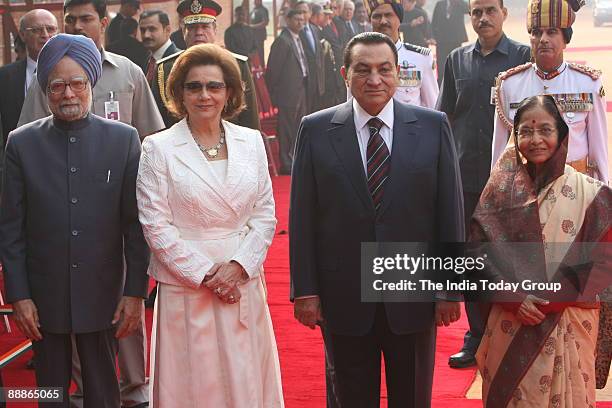 Mohamed Hosny Mubarak, President of Egypt and his wife Suzanne Mubarak along with Pratibha Devisingh Patil, President of India , Manmohan Singh,...