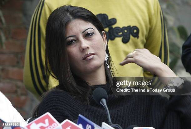 Fiza Alias Anuradha Bali wife of Chander Mohan alias Chand Mohammad, former deputy Chief Minister of Haryana addressing a Press Conference in New...