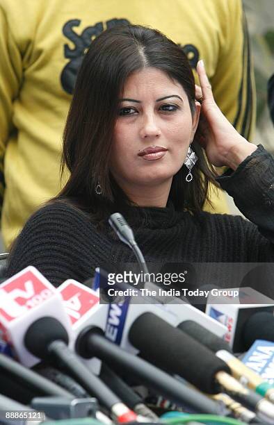 Fiza Alias Anuradha Bali wife of Chander Mohan alias Chand Mohammad, former deputy Chief Minister of Haryana addressing a Press Conference in New...