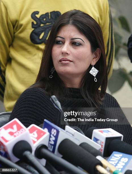 Fiza Alias Anuradha Bali wife of Chander Mohan alias Chand Mohammad, former deputy Chief Minister of Haryana addressing a Press Conference in New...