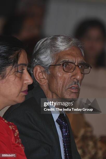 Rahim Rahi Rahman Rahi Photos and Premium High Res Pictures - Getty Images
