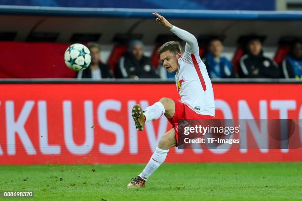 Dominik Kaiser of Leipzig controls the ball during the UEFA Champions League group G soccer match between RB Leipzig and Besiktas at the Leipzig...