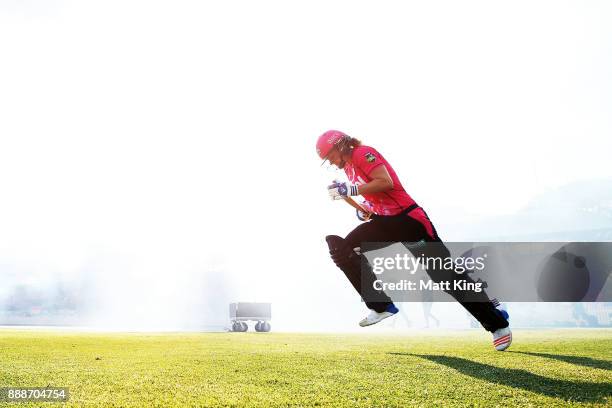 Ellyse Perry of the Sixers runs onto the field to bat during the Women's Big Bash League WBBL match between the Sydney Sixers and the Melbourne Stars...