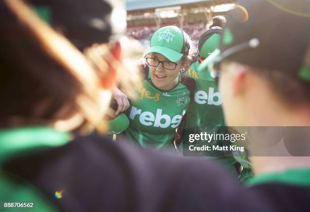 Emma Kearney of the Stars speaks to team mates in a huddle during the Women's Big Bash League WBBL match between the Sydney Sixers and the Melbourne...