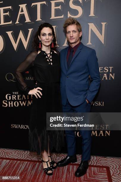Annie Parisse and Paul Sparks attend 'The Greatest Showman' World Premiere aboard the Queen Mary 2 at the Brooklyn Cruise Terminal on December 8,...