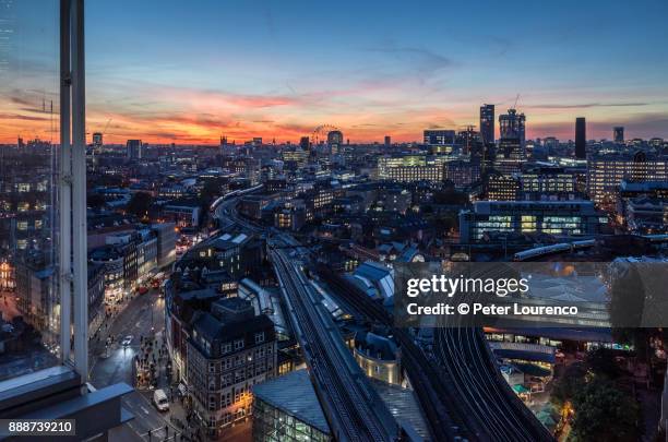 ariel view of london bridge - borough market at sunset. - peter lourenco fotografías e imágenes de stock