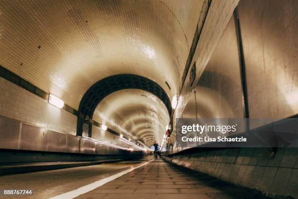 hamburg elbtunnel - elbtunnel imagens e fotografias de stock