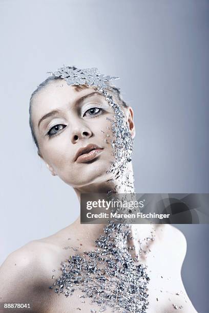 girl with ice crystals - mareen fischinger foto e immagini stock