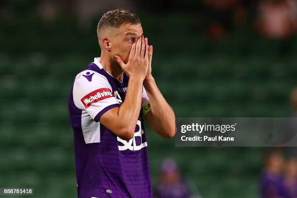 Shane Lowry of the Glory reacts after being defeated during the round 10 A-League match between the Perth Glory and the Newcastle Jets at nib Stadium...