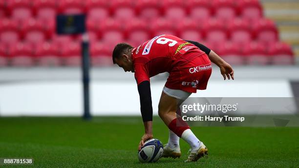 Gareth Davies of Scarlets scores his sides second try during the European Rugby Champions Cup match between Scarlets and Benetton Rugby at Parc y...