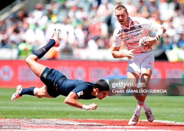 England's Harry Glover vies with Argentina's Marcos Moroni during the World Rugby Sevens Series match England versus Argentina on December 9, 2017 at...