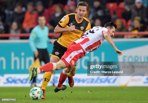 Paul Seguin of SG Dynamo Dresden and Steven Skrzybski of 1 FC Union Berlin during the Second Bundesliga match between Union Berlin and Dynamo Dresden...