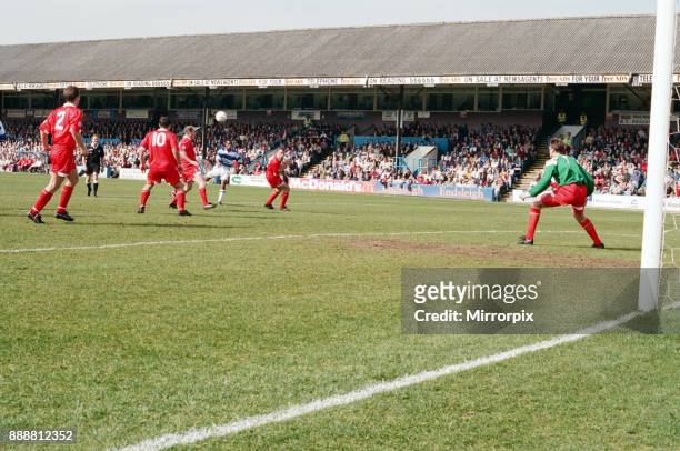 Football match, Reading v Swindon Town. Final score 3-0 to Reading. League Division 1, 1st April 1995.