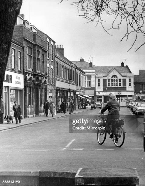 Street scene in Blyth, 1st April 1976.