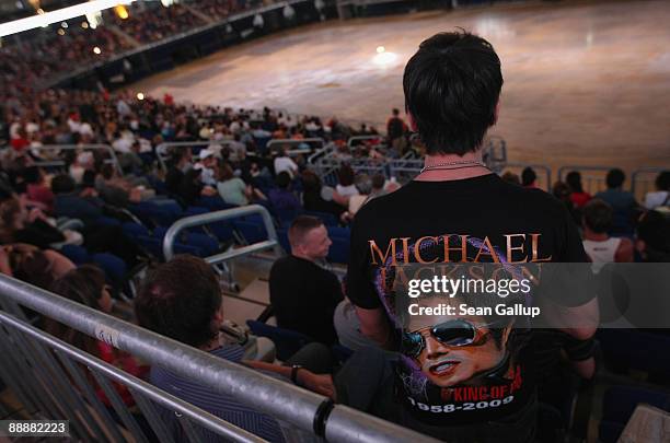 Fans of late U.S. Pop-star Michael Jackson arrive to watch a live broadcast of Jackson's funeral at the O2 Arena on July 7, 2009 in Berlin, Germany....