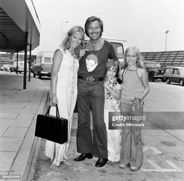 Des O'Connor arrives at Heathrow Airport with his wife Gillian and their daughters Samantha and Tracy, 1st September 1973.