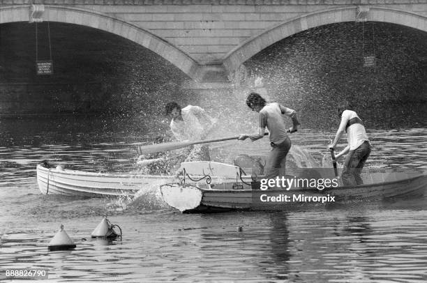 The temperatures rose into the upper 70's again today and crowds flocked to sunbathe and relax in Hyde Park, London. Keeping cool in the Serpentine,...