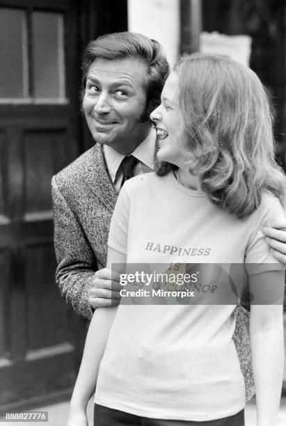 Des O'Connor returns to the London Palladium for a four week engagement in the third show in the current Autumn Variety Season. Des is pictured with...