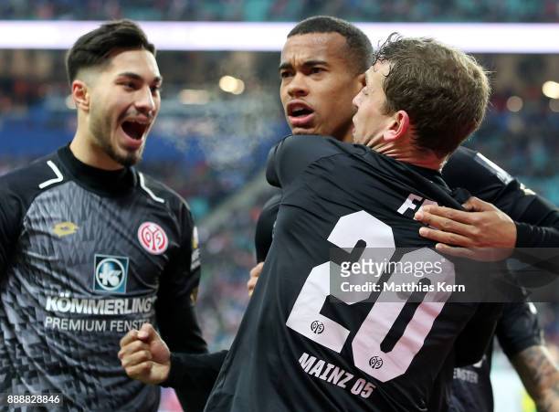 Robin Quaison of Mainz jubilates with team mates after scoring the second goal during the Bundesliga match between RB Leipzig and 1.FSV Mainz 05 at...