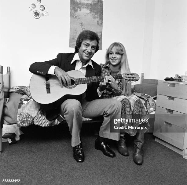 Des O'Connor playing guitar at home with his daughters. Tracy 7th February 1978.