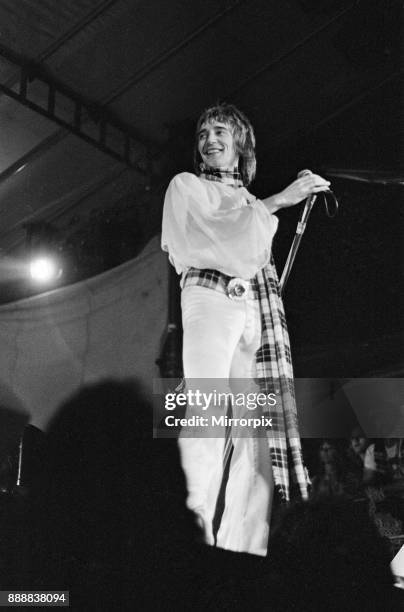 The Faces, featuring Rod Stewart perform at The Reading Festival on Saturday 25th August 1973. Picture shows lead singer Rod Stewart The festival was...