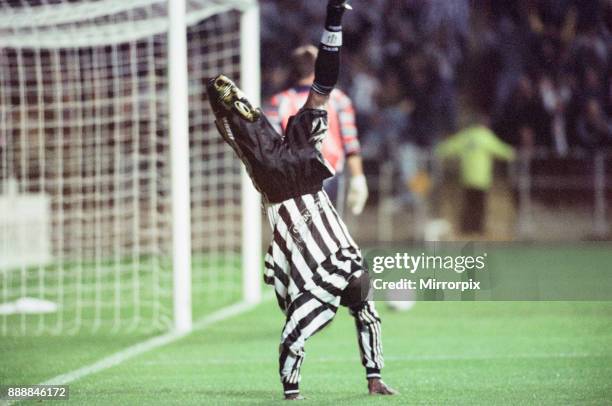 Newcastle United 3-2 Barcelona, UEFA Champions League Group C match at St James Park, Wednesday 17th September 1997. Our picture shows Tino Asprilla...