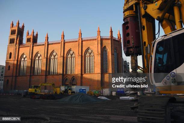 In einer rbb-Abendschau wurde auf die katastrophale Situation der Schinkel-Kirche in Berlins historischer Mitte am Werderschen Markt, Baustelle der...
