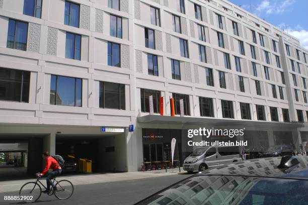 An der Chausseestrasse, schraeg gegenueber vom neuen BND-Standort hat seit kurzem das neue Hotel Titanic Chaussee der tuerkischstaemmigen...
