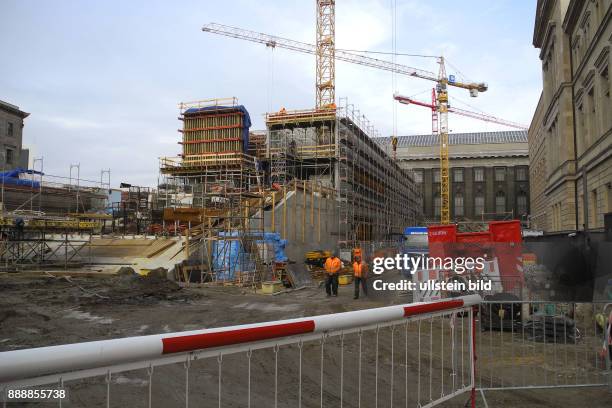 Am erfolgte die Grundsteinlegung fuer den Neubau des Neuen Eingangsgebaeudes zur Museumsinsel, der James-Simon-Galerie auf der Museums-Insel Berlin....