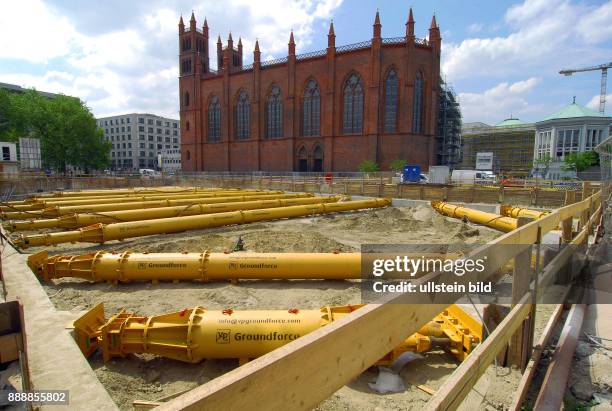 In einer rbb-Abendschau wurde auf die katastrophale Situation der Schinkel-Kirche in Berlins historischer Mitte am Werderschen Markt, Baustelle der...