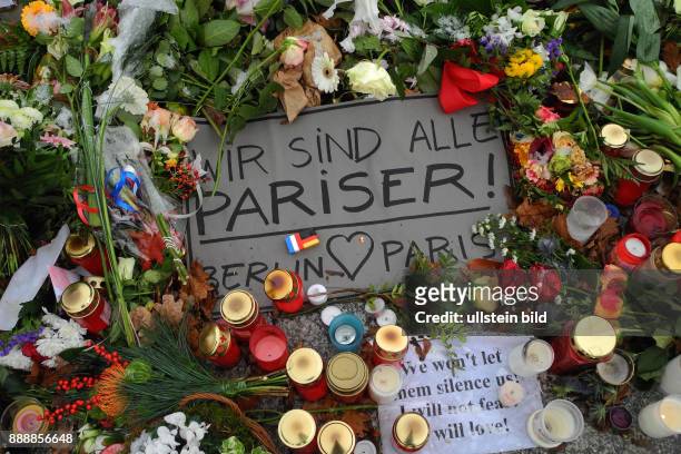 Nach den Terroranschlaegen in der Nacht 13./ in Paris ist auch der Pariser Platz vor der franzoesischen Botschaft weitraeumig abgesperrt. Erste...