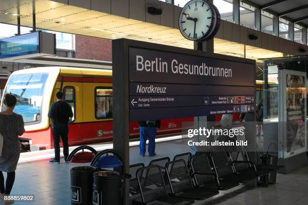 Seit Anfang Februar 2013 wurden hier auf dem Bahnhofsvorplatz Gesundbrunnen die kuenftigen Bauarbeiten fuer den Neubau des Empfangsgebaeudes...