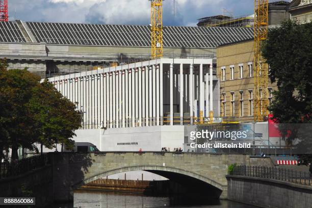 Am erfolgte die Grundsteinlegung fuer den Neubau des Neuen Eingangsgebaeudes zur Museumsinsel, der James-Simon-Galerie auf der Museums-Insel Berlin....