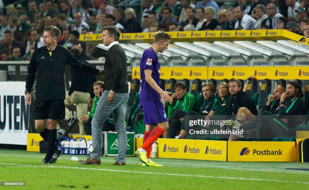 Sports, football, Bundesliga, 2016/2017, Borussia Moenchengladbach versus SV Werder Bremen 4:1, Stadium Borussia Park, Aron Johannsson (Bremen) right sending-off, left the fourth official Christian Fischer, between Managing Director Sport Frank Baumann (B