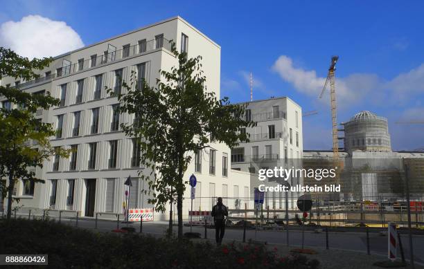 In einer rbb-Abendschau wurde auf die katastrophale Situation der Schinkel-Kirche in Berlins historischer Mitte am Werderschen Markt, Baustelle der...