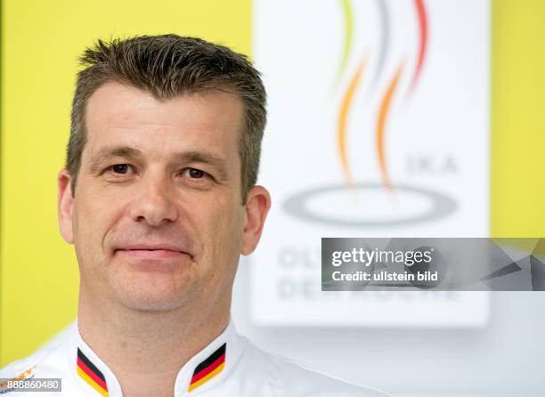 Andreas Becker, Praesident Verband der Koeche Deutschlands e.V. Vor dem IKA Logo vor Beginn der Internationale Kochkunstausstellung Olympiade der...