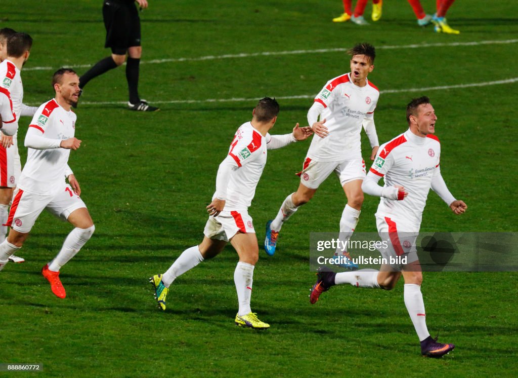 Sports, football, Regional League West, 2016/2017, Rot Weiss Oberhausen vs Rot Weiss Essen 2:2, Stadium Niederrhein in Oberhausen, scene of the match, rejoicing at the 1:1 equalizer goal to Essen, f.l.t.r. Dennis Malura (RWE), Patrick Huckle (RWE), Kasim