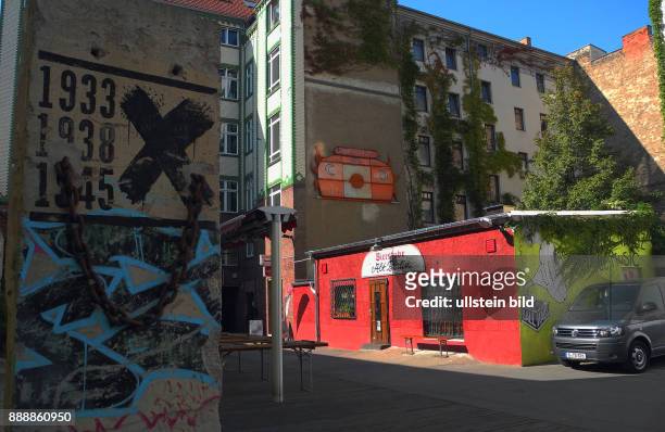 Ende April 2014 war nach 121 Jahren fuer die Bierstube Alt Berlin in der Muenzstrasse 28 endgueltig Schluss. Die 70m2 kleine Kneipe musste...
