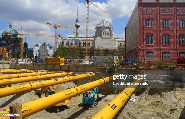 In einer rbb-Abendschau wurde auf die katastrophale Situation der Schinkel-Kirche in Berlins historischer Mitte am Werderschen Markt, Baustelle der...