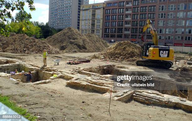 Hier auf der Fischerinsel plant die WBM-Mitte ein 19-Geschosser an der Ecke Muehlendamm/Fischerinsel, wo sich eine kleine Parkflaeche mit Baumbestand...