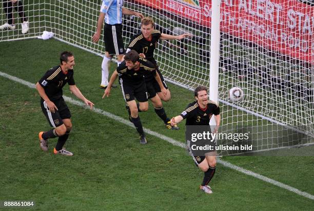 Suedafrika Westkap Western Cape Kapprovinz Kapprovinzen Kapstadt - FIFA Fussball-WM Suedafrika 2010, Viertelfinale, Argentinien 4 - Deutschlands Arne...