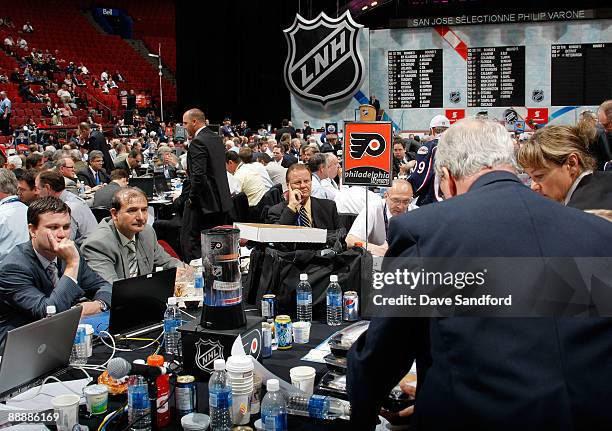 General view of the Philadelphia Flyers draft table during the second day of the 2009 NHL Entry Draft at the Bell Centre on June 27, 2009 in...