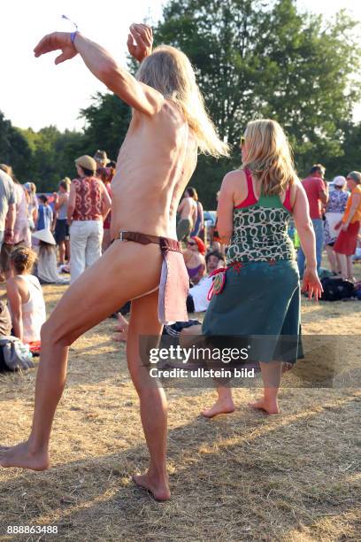 Burg Herzberg Festival 2015: In der Nähe der hessischen Gemeinde Breitenbach gelegen, findet das Festival bereits seit 1968 statt und ist eines der...