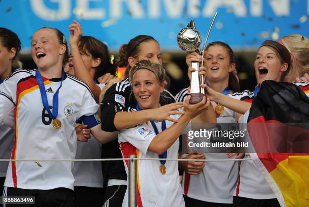 Deutschland Nordrhein-Westfalen Bielefeld - FIFA U-20-Frauen-WM Deutschland 2010, Finale, Deutschland 0 - die Spielerinnen der deutschen Mannschaft...