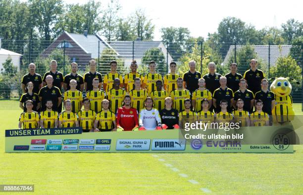 Football, Bundesliga, 2016/2017, team shot of Borussia Dortmund, row1f.a. F.l.t.r. Physiotherapist Thomas Zetzmann, physiotherapist Peter Kuhnt,...