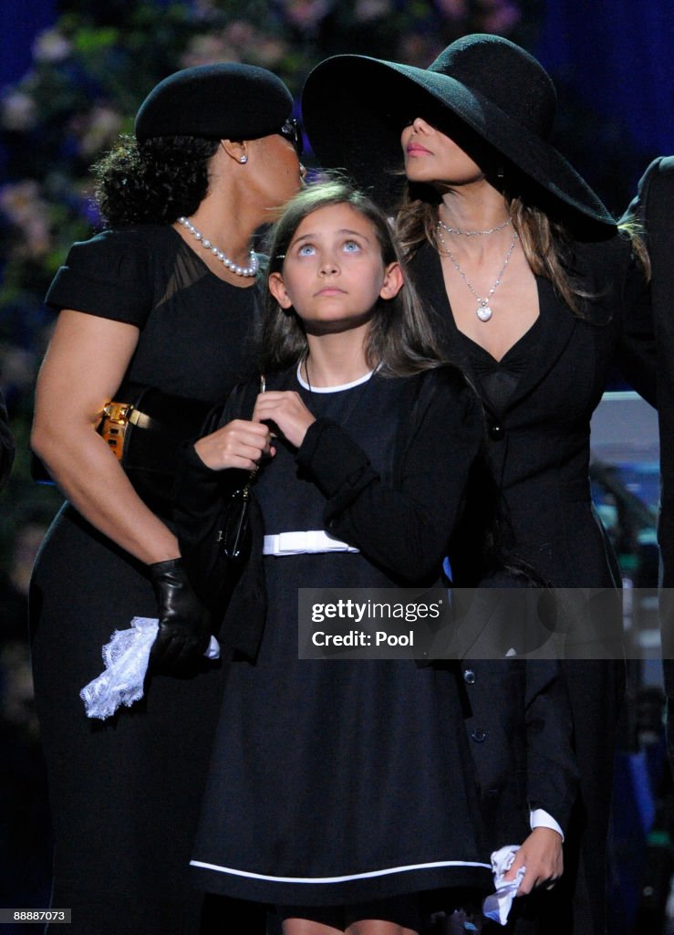 Memorial Service For Michael Jackson Draws Thousands Of Fans And Mourners