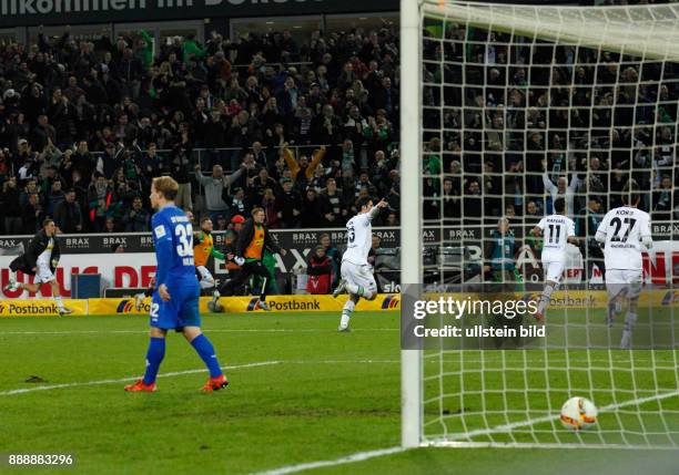 Sports, football, Bundesliga, 2015/2016, Borussia Moenchengladbach versus SV Darmstadt 98 3:2, Stadium Borussia Park, rejoicing at the 3:2 winning...