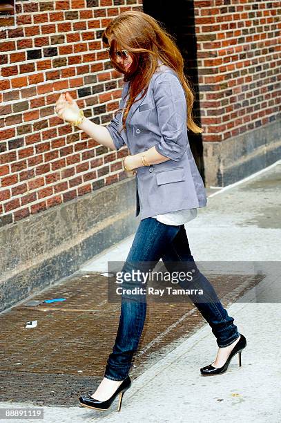 Actress Isla Fisher visits the "Late Show With David Letterman" at the Ed Sullivan Theater on July 7, 2009 in New York City.